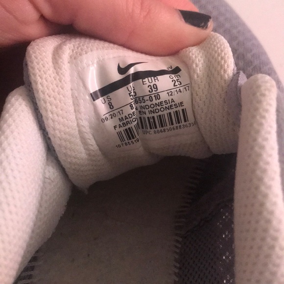 Nike Shoes - Picture 3 of 6